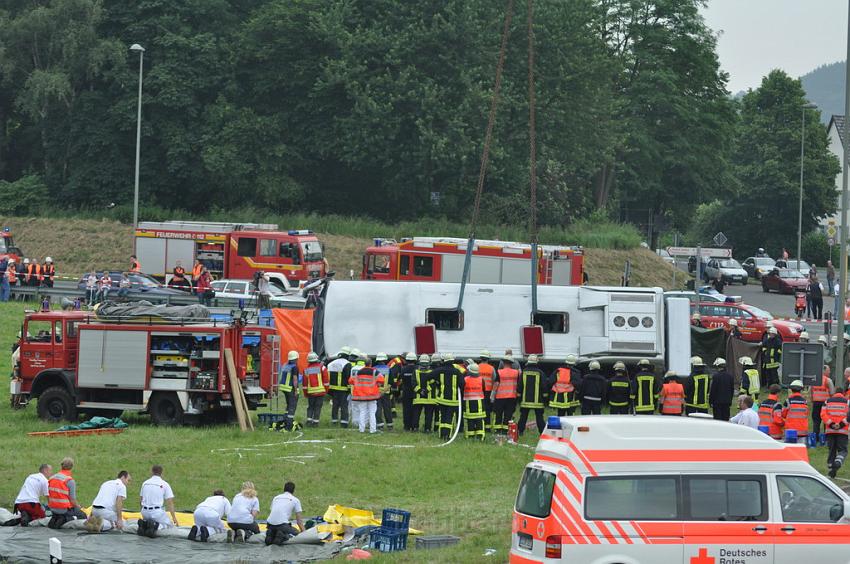 Schwerer Unfall mit Reisebus Lohmar Donrather Dreieck P511.JPG